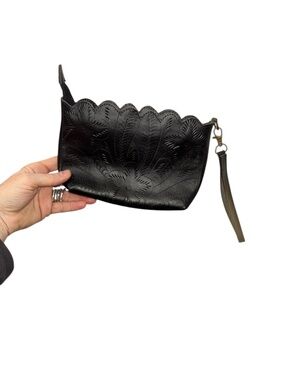Leaders in Leather NEW  Black hand tooled floral wristlet zip pouch bag 8x6"